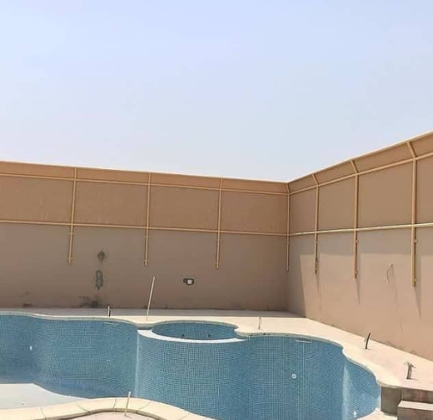 سواتر مسبح قماشية مودرن – خصوصية تامة وتظلّيل أنيق لمنطقة المسبحتبي