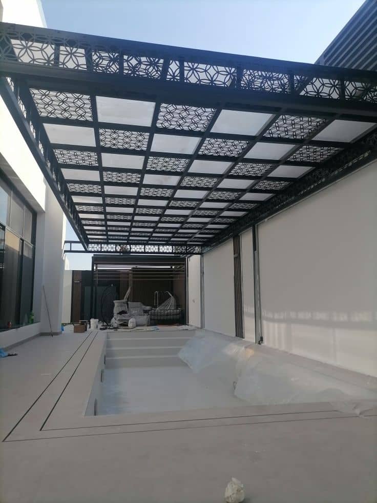 مظلات لكسان ليزر للمسابح والأحواش – حماية من الشمس وفخامة معمارية عصرية