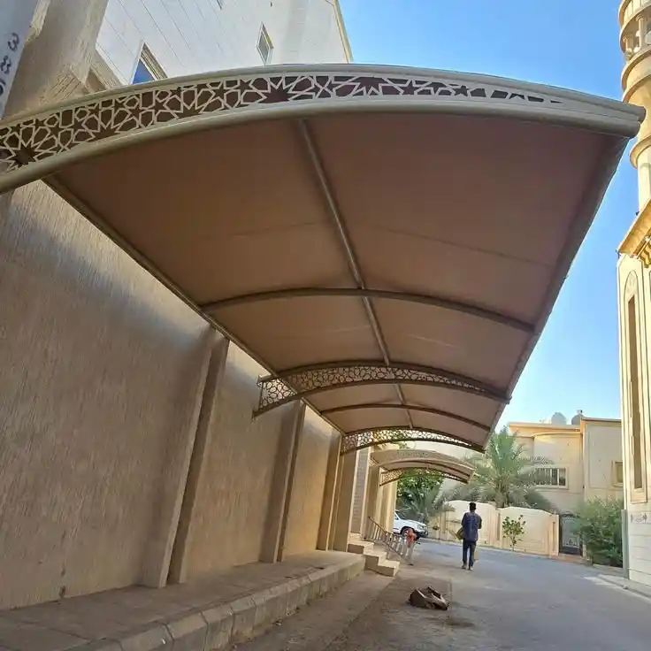 مظلات سيارات بدون أعمدة جدارية كابولي بجدة والجموم وبحرة والنماص وخليص – حماية فخمة واستغلال تام للمساحة